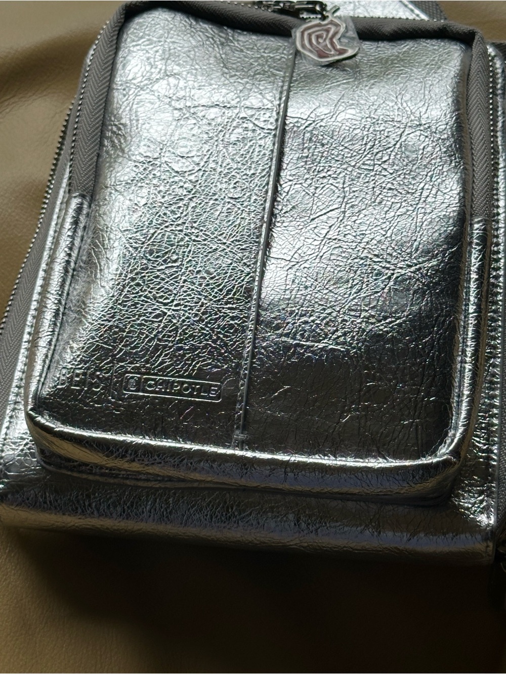BÉIS x Chipotle The Napkin Sling
in Foil - Picture 11 of 11